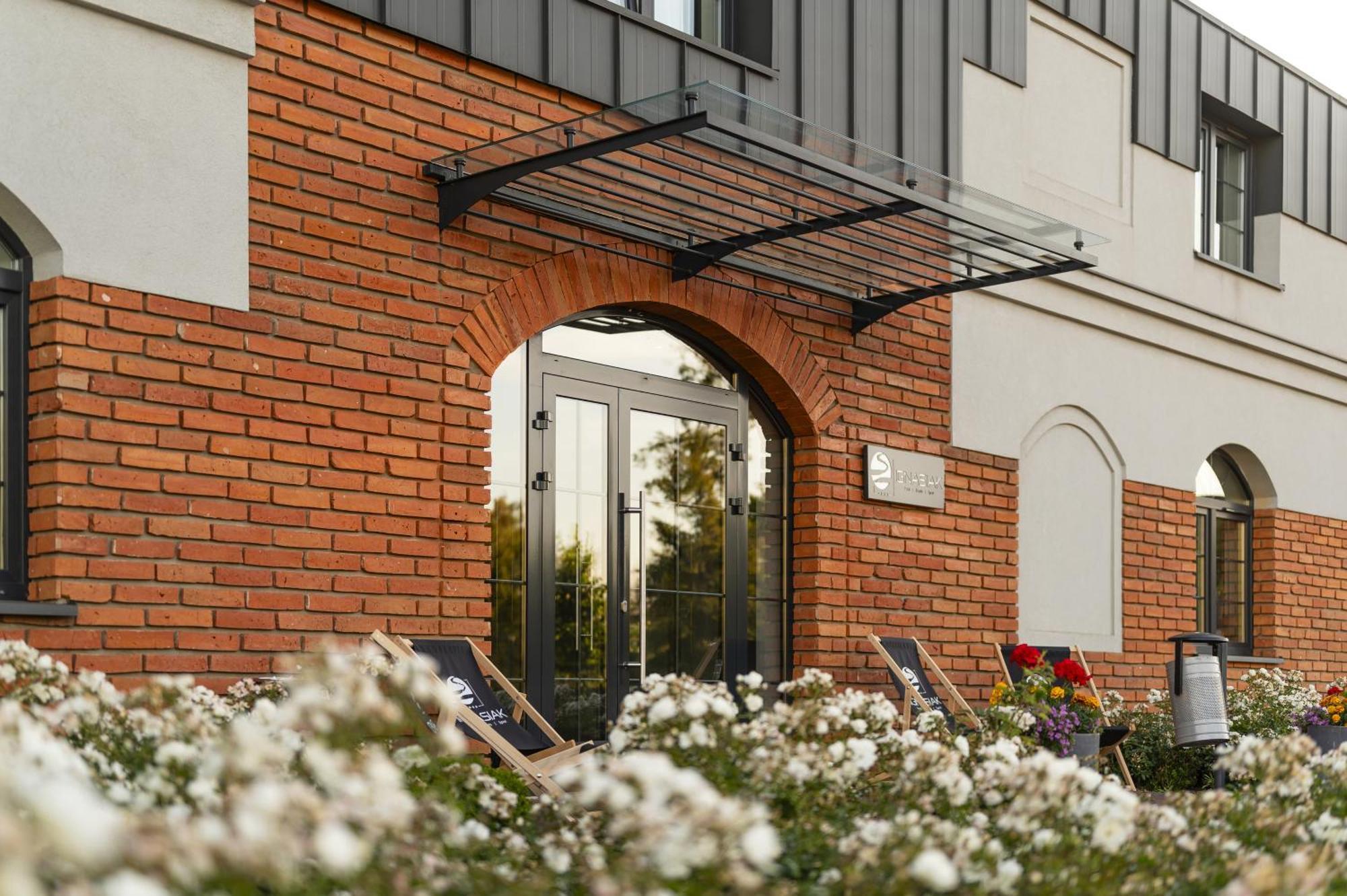 Ignasiak Hotel Wrzesnia Exterior photo